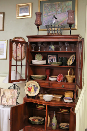 Used Clothing Store «T.E.A.M. Resale Shop», reviews and photos, 300 W Main St, Tomball, TX 77375, USA