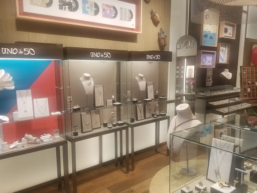 Jewelry Store «UNOde50», reviews and photos, 919 Lincoln Rd, Miami Beach, FL 33139, USA