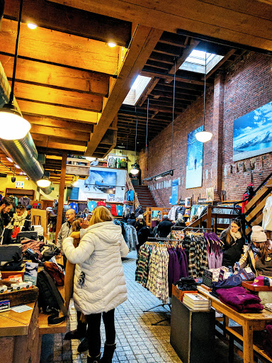 Clothing Store «Patagonia Boston», reviews and photos, 346 Newbury St, Boston, MA 02115, USA