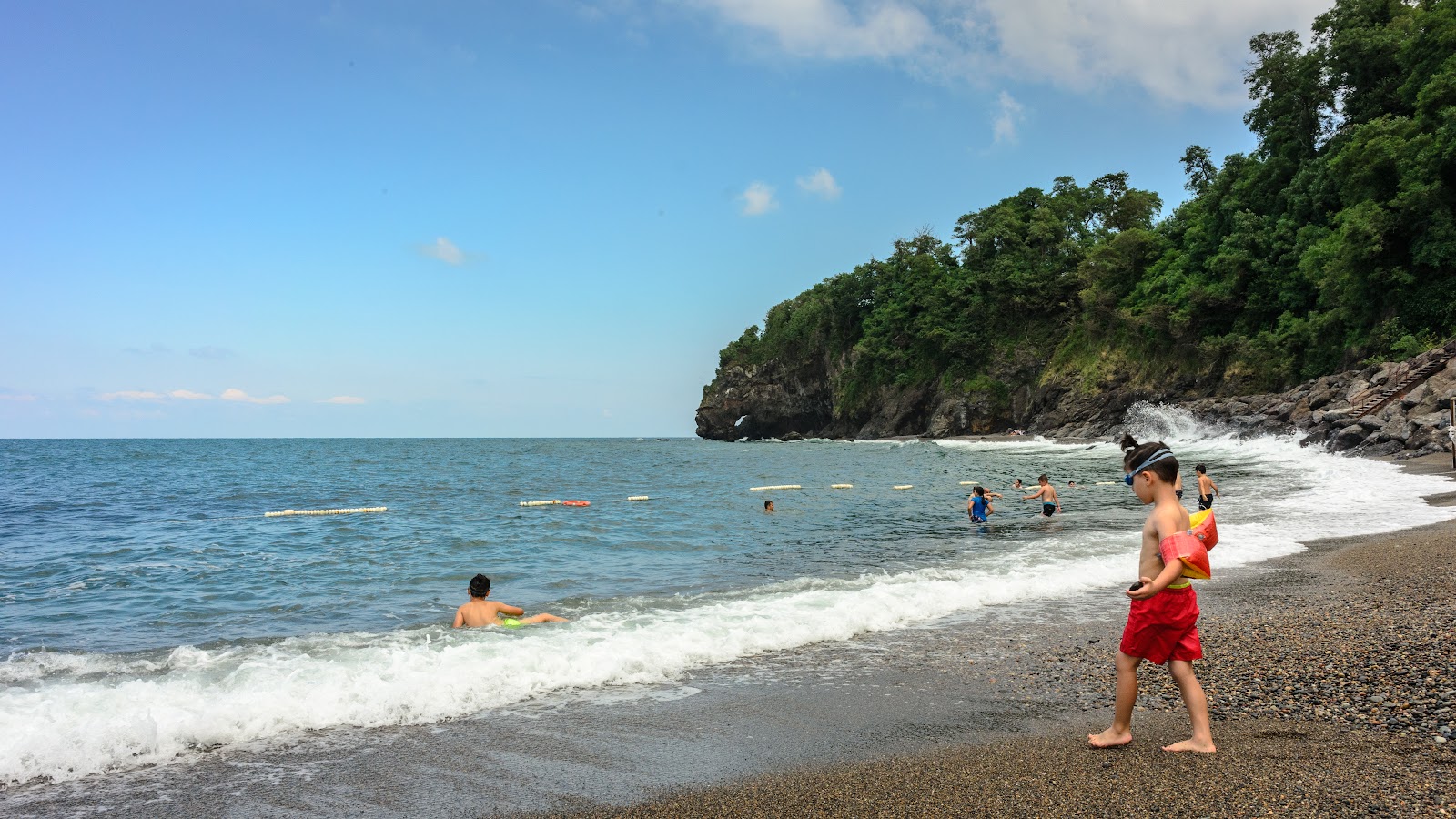 Foto von Deliklitas Beach mit türkisfarbenes wasser Oberfläche