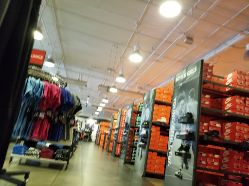 Clothing Store «Nike Factory Store», reviews and photos, 1553 Retherford St c080, Tulare, CA 93274, USA