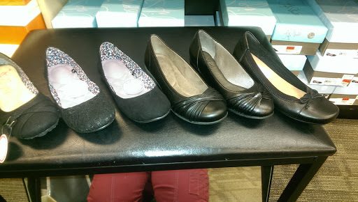 Shoe Store «Off Broadway Shoe Warehouse», reviews and photos, 13400 Jamboree Rd, Irvine, CA 92602, USA