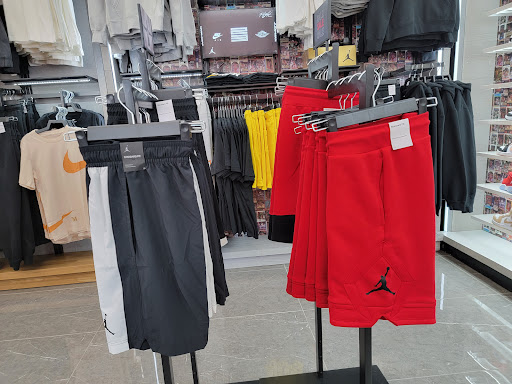 Shoe Store «Shoe Palace», reviews and photos, 1 Sun Valley Mall E119, Concord, CA 94520, USA