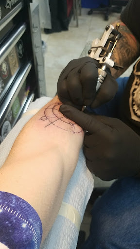 Tattoo Shop «Hold Fast Tattoo and Body Piercing», reviews and photos, 5153 S Ridgewood Ave, Port Orange, FL 32127, USA