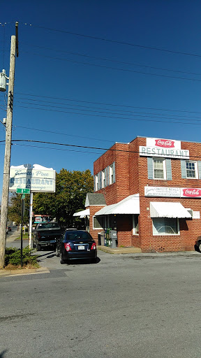 American Restaurant «Knotty Pine Restaurant Llc», reviews and photos, 801 N Royal Ave, Front Royal, VA 22630, USA