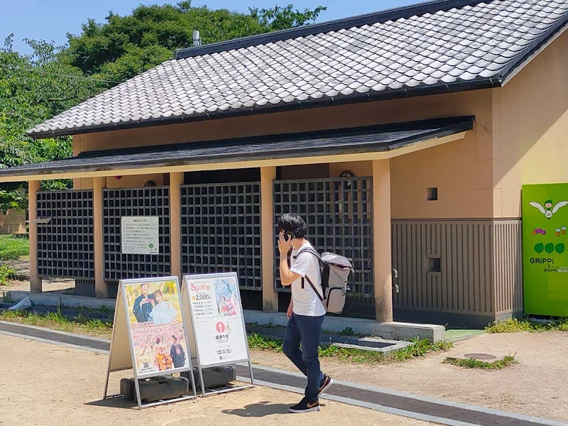 舞鶴公園 公衆トイレ（三ノ丸広場）