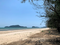 Foto von Sam Roi Yot Beach und die siedlung