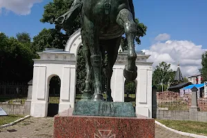 Pamyatnik Kavalerist-Devitse Nadezhde Durovoy-Aleksandrovoy image