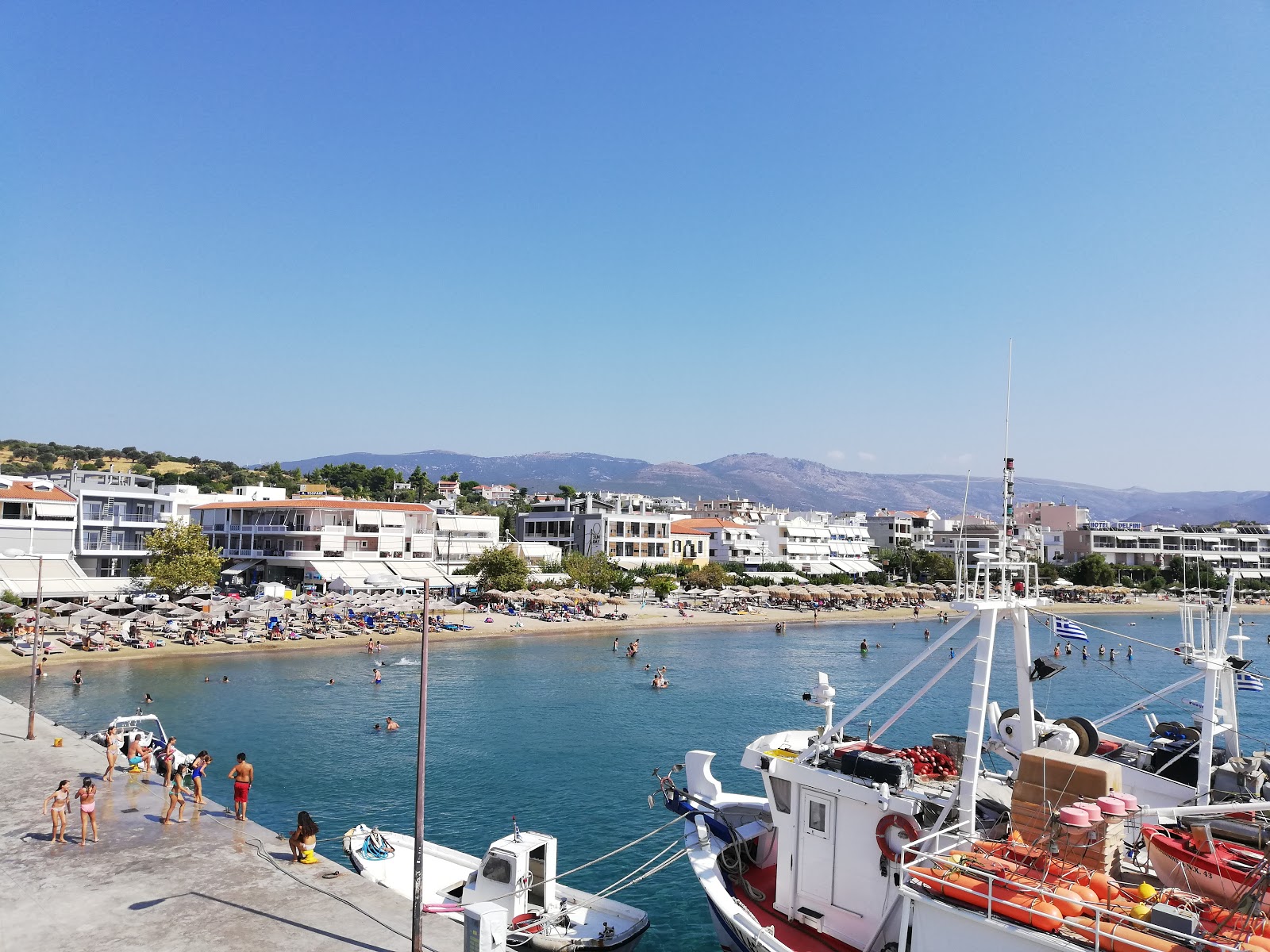 Nea Stira beach'in fotoğrafı - Çocuklu aile gezginleri için önerilir