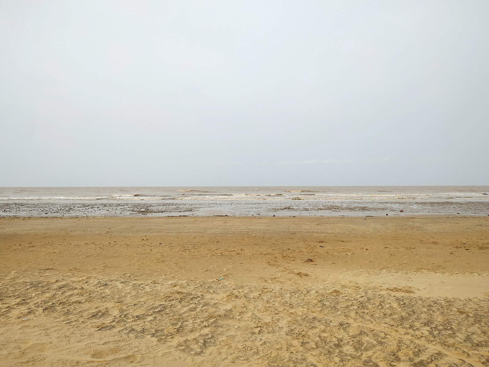 Foto de Vedaraniam Beach con recta y larga