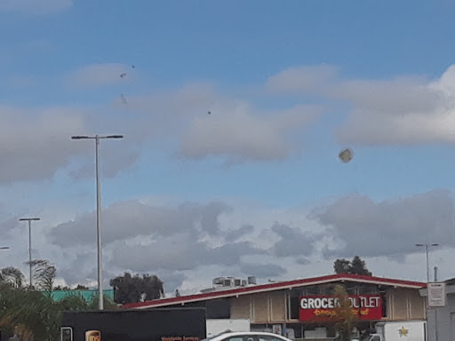 Grocery Store «Grocery Outlet Bargain Market», reviews and photos, 1391 E Yosemite Ave, Manteca, CA 95336, USA