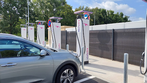 Borne de recharge de véhicules électriques IONITY Station de recharge Bedenac