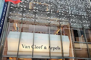 Van Cleef & Arpels (Tokyo - Ginza Maison) ヴァン クリーフ＆アーペル 銀座本店 image