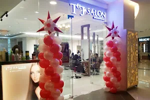 T&J Salon Professionals - LUCKY CHINATOWN MALL image