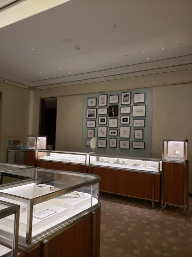 Jewelry Store «Tiffany & Co.», reviews and photos, 1 Garden State Plaza Blvd, Paramus, NJ 07652, USA