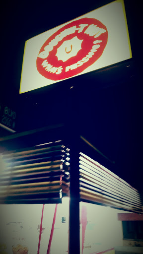 Donut Shop «Donut Hut», reviews and photos, 2025 W Magnolia Blvd, Burbank, CA 91506, USA