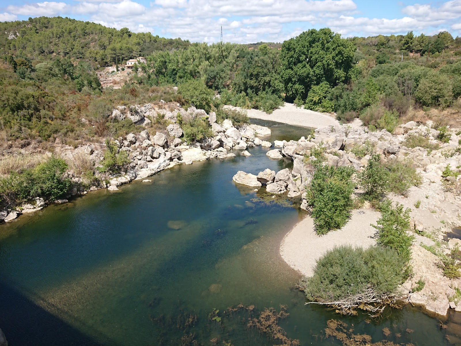 Photo de Reala Beach situé dans une zone naturelle