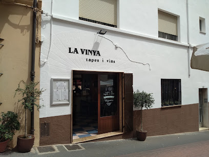 La Vinya,Tapes i Vins. - Carrer la Font, 17, 12192 Vilafamés, Castelló, Spain