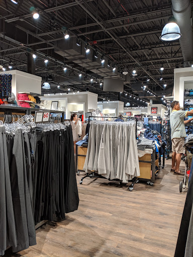 Clothing Store «Banana Republic», reviews and photos, 1 Premium Outlet Blvd, Tinton Falls, NJ 07753, USA