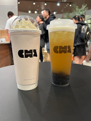 Sri lanka ceylon cha latte and osmanthus oolong tea with boba