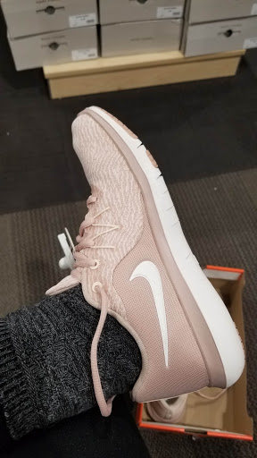 Shoe Store «DSW Designer Shoe Warehouse», reviews and photos, 1300 Huguenot Rd, Midlothian, VA 23113, USA