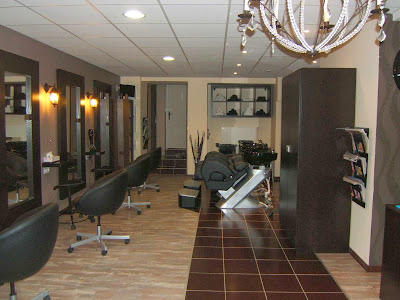 Coiffure Cosmopolitan Mixte à Hauts-de-Bienne