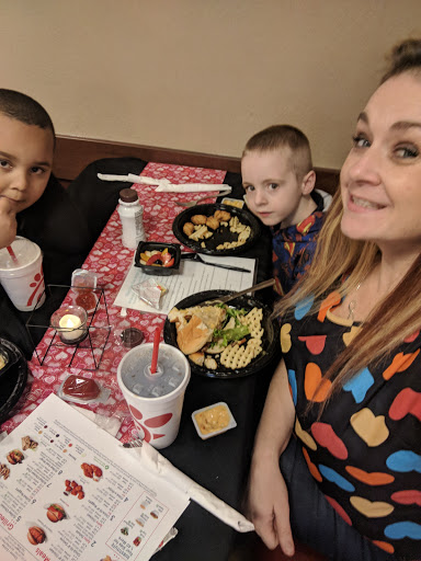 Fast Food Restaurant «Chick-fil-A», reviews and photos, 905 N Dobson Rd, Mesa, AZ 85201, USA