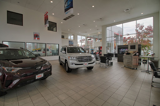 Toyota Dealer «Lithia Toyota of Springfield», reviews and photos, 163 S 9th St, Springfield, OR 97477, USA