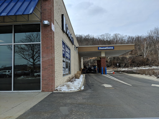 Thrift Store «Goodwill Waterbury Store & Donation Station», reviews and photos, 943 Wolcott St, Waterbury, CT 06705, USA