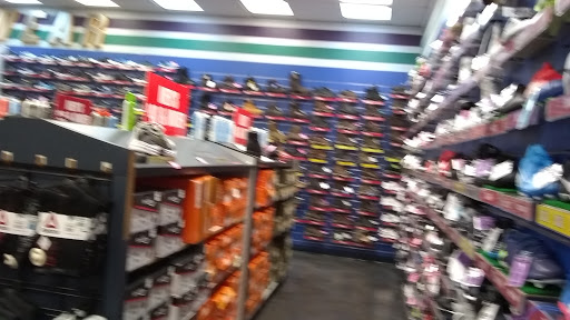 Sporting Goods Store «Big 5 Sporting Goods - Lakewood», reviews and photos, 5247 Lakewood Blvd, Lakewood, CA 90712, USA