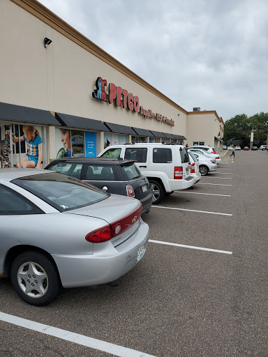 Pet Supply Store «Petco Animal Supplies», reviews and photos, 2575 Fairview Ave N, Roseville, MN 55113, USA