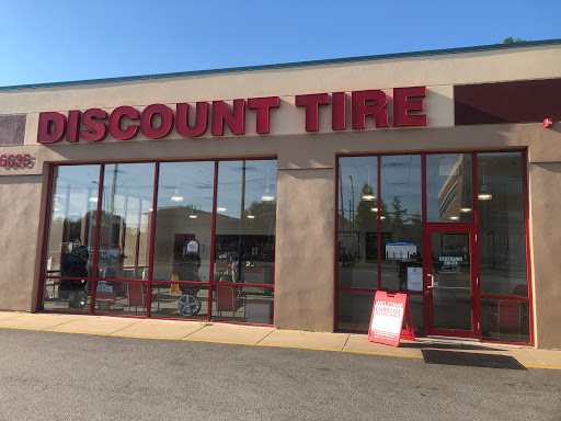 Discount Tire Store - Oak Lawn, IL, 6635 95th St, Oak Lawn, IL 60453, USA, 