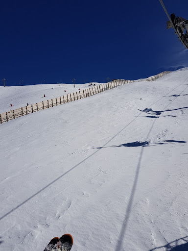 Blanca Nieve Escuela y Alquiler de Esqui y Snowboard