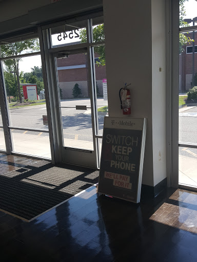 Cell Phone Store «T-Mobile», reviews and photos, 2545 Sheila Ln, Richmond, VA 23225, USA