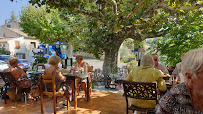 Atmosphère du Restaurant français L' Auberge à Saint-Pantaléon-les-Vignes - n°4