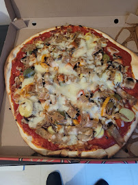 Plats et boissons du Pizzas à emporter Ty Pizz à Laillé - n°2
