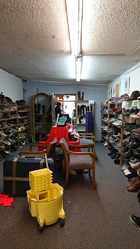 Thrift Store «Helping Hands Thrift Store Bothell», reviews and photos, 19213 Bothell Everett Hwy, Bothell, WA 98012, USA