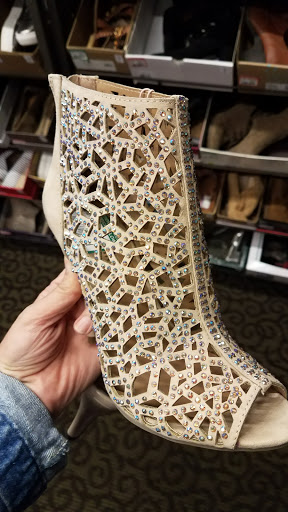 Shoe Store «DSW Designer Shoe Warehouse», reviews and photos, 15600 E Briarwood Cir, Aurora, CO 80016, USA