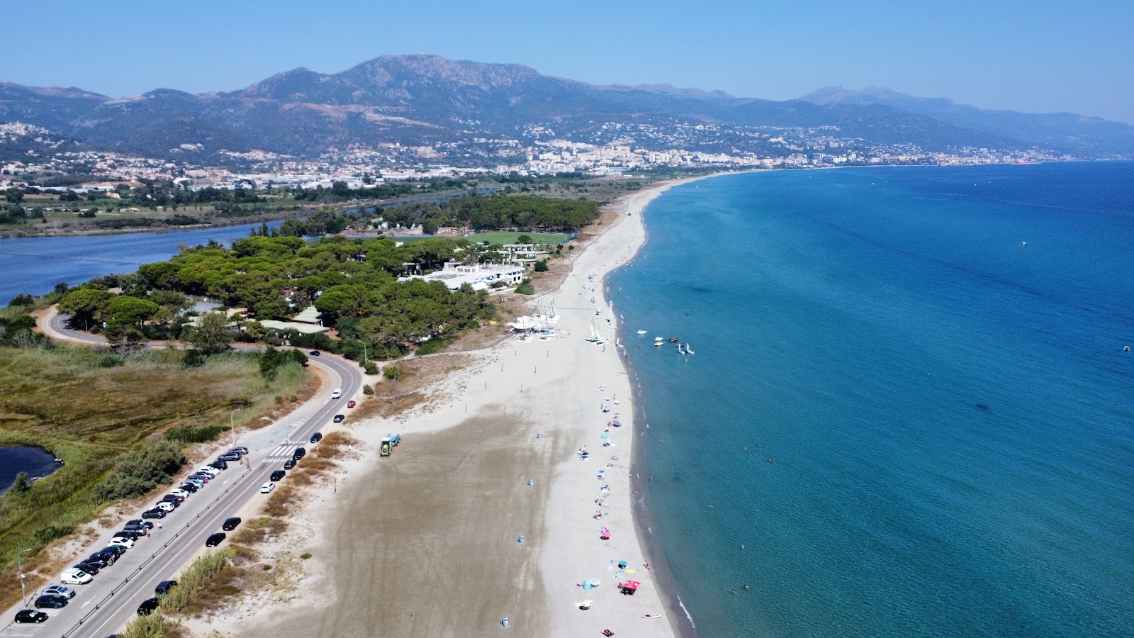 Foto di Plage de la Marana con costa lunga e dritta
