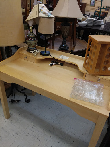 Thrift Store «Metrocrest Resale», reviews and photos, 2661 Midway Rd #207, Carrollton, TX 75006, USA