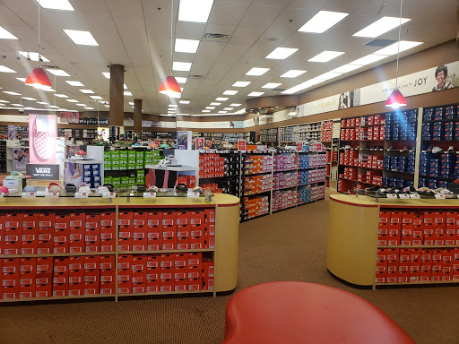 Shoe Store «Famous Footwear», reviews and photos, 10412 Broadway St, Pearland, TX 77584, USA