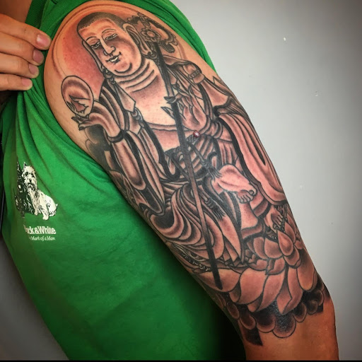 Explore knee tattoo ideas for woman, creative tattoo ideas in Delaware, available at Rose & Web Tattoo