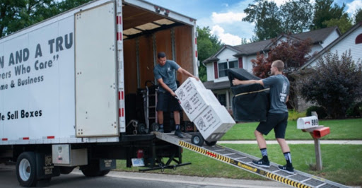 Moving and Storage Service «Two Men and a Truck», reviews and photos, 909 IL-83 #201, Elmhurst, IL 60126, USA