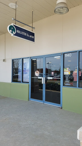 Clothing Store «Hollister Co. Outlet», reviews and photos, 36508 Seaside Outlet Dr, Rehoboth Beach, DE 19971, USA