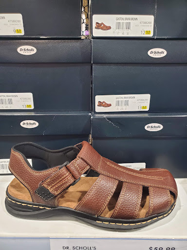 Shoe Store «DSW Designer Shoe Warehouse», reviews and photos, 2155 22nd St, Oak Brook, IL 60523, USA