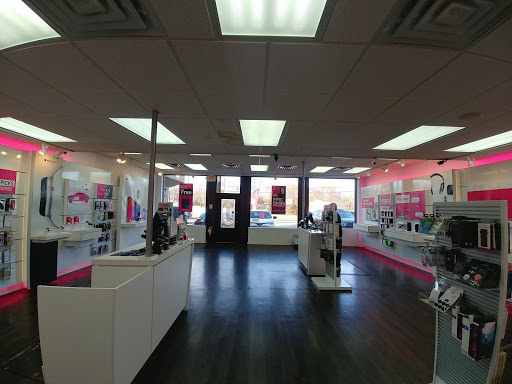 Cell Phone Store «T-Mobile», reviews and photos, 4732 Sunrise Hwy, Massapequa Park, NY 11762, USA