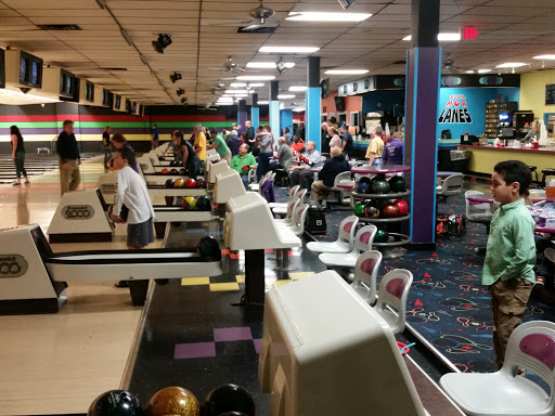 Bowling Alley «Bowl Mor Lanes», reviews and photos, 201 Highland Ave, East Syracuse, NY 13057, USA