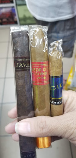 Liquor Store «Norman’s Liquors and Fine Wines», reviews and photos, 5235 Gulf Blvd, St Pete Beach, FL 33706, USA