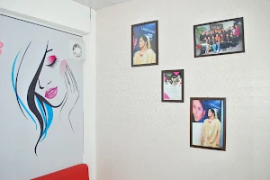 Zoya Makeup Studio-Best Makeup Artist | Bridal Makeup Parlour in Azamgarh image
