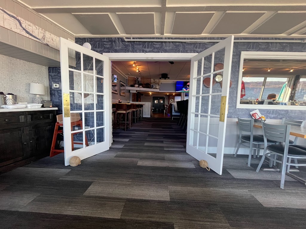 Kelly’s Lake House Bar & Grill 55041